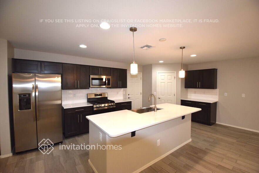 Building Photo - 16436 W La Ventilla Way