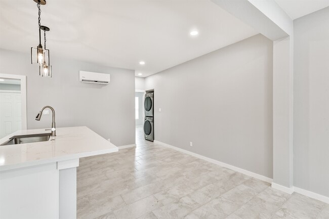 Building Photo - 4323 Ursuline St