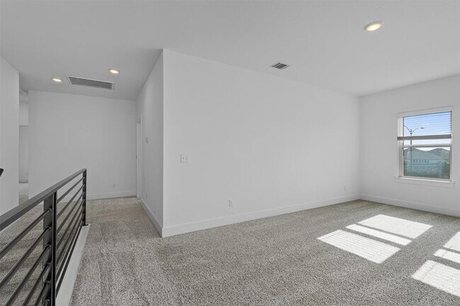 Building Photo - 724 Pinnacle View Dr