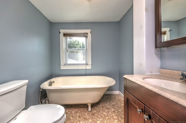 Building Photo - 22 Holmes Ave