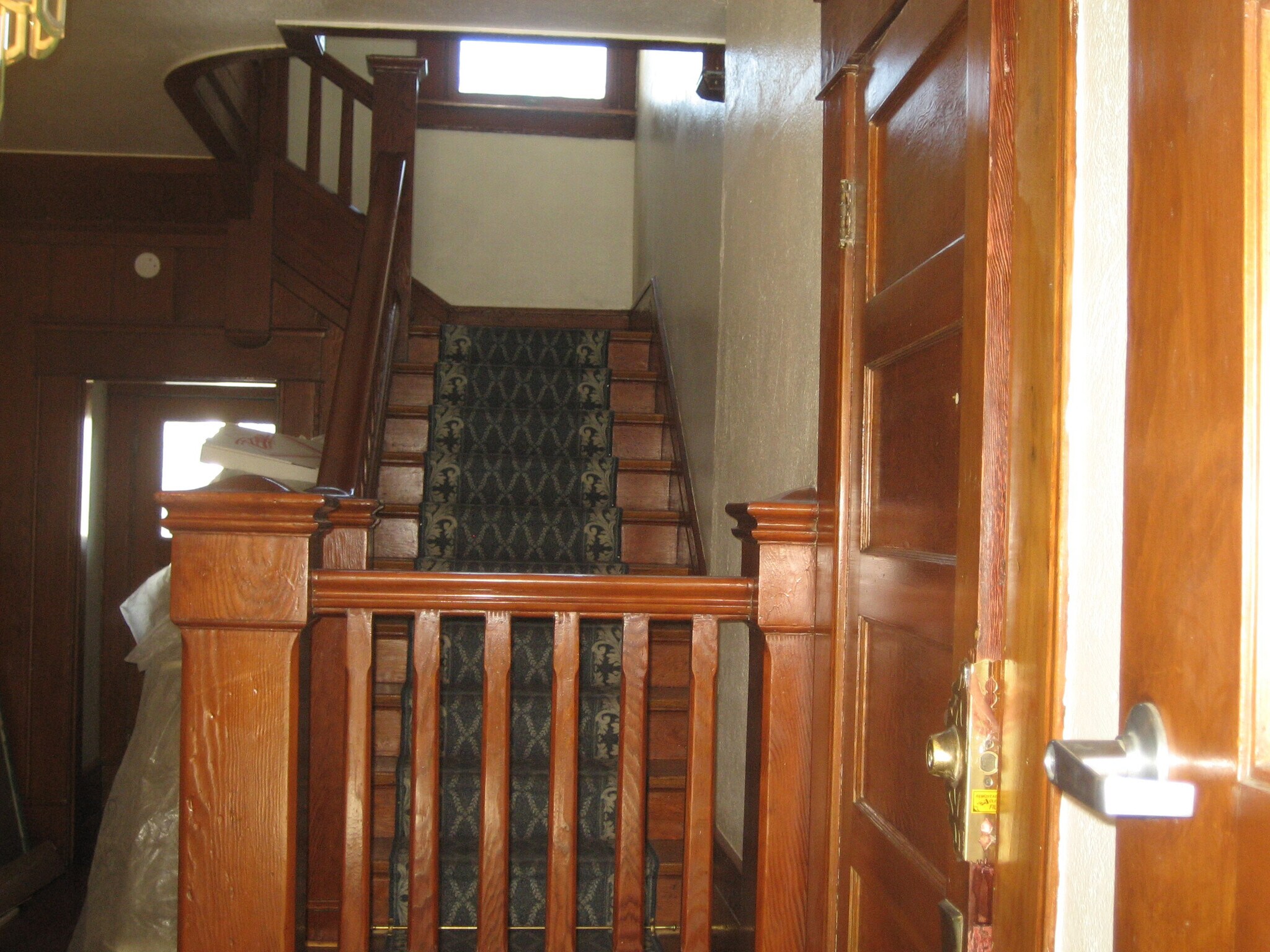Entry into Lobby & Staircase - 915 25th St