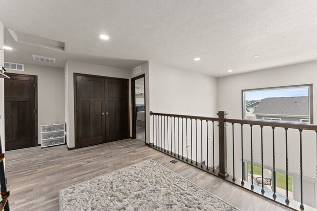 Building Photo - 4500 E Whisper Ridge Pl