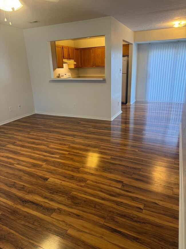 Building Photo - 3 Bedroom/3.5 Bath Townhome