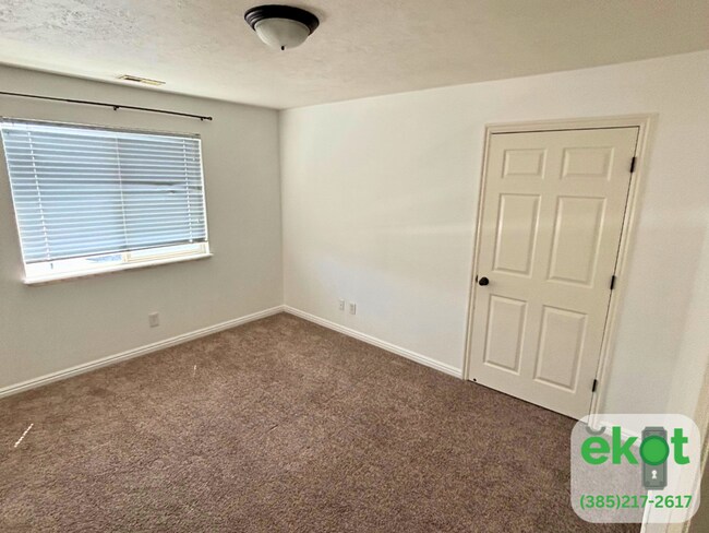 Building Photo - 8176 N Cedar Springs Rd