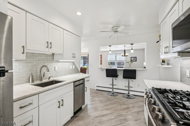 Building Photo - 421 Bloomfield Ave