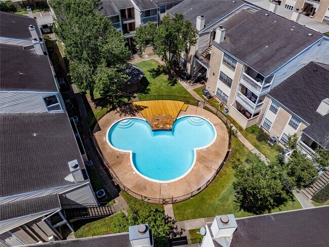 Building Photo - 2750 Holly Hall St