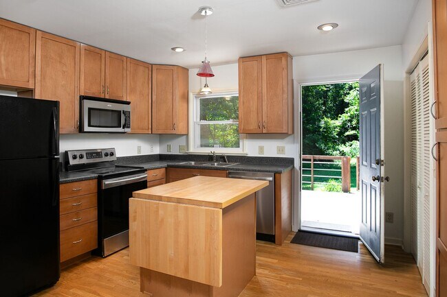 Building Photo - Spacious 1 Bedroom Duplex close to UNC Campus - Updated, Pet Friendly, Private Wooded Lot!