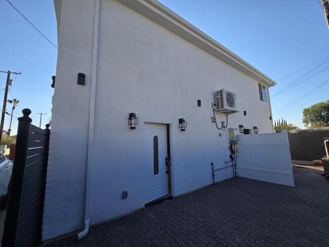 Building Photo - 11015 Califa St