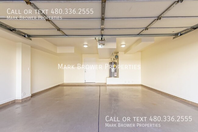 Building Photo - 1300 W 5th St