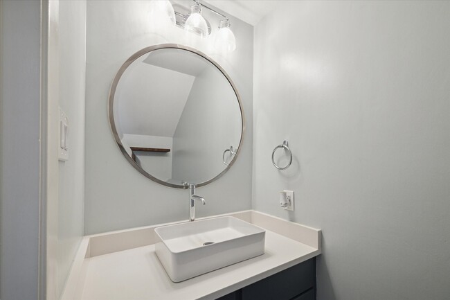 Building Photo - 7922 Woodway Dr