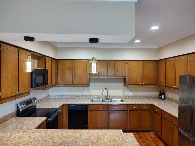 Building Photo - 304 Holly Hill Rd