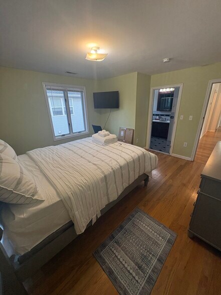 Building Photo - 309 Beacon St