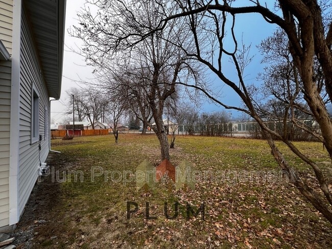 Building Photo - 208 Cedar St