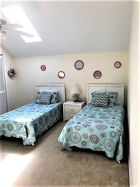 Building Photo - Golf Colony Unit 2B  Avail: Through June 3...