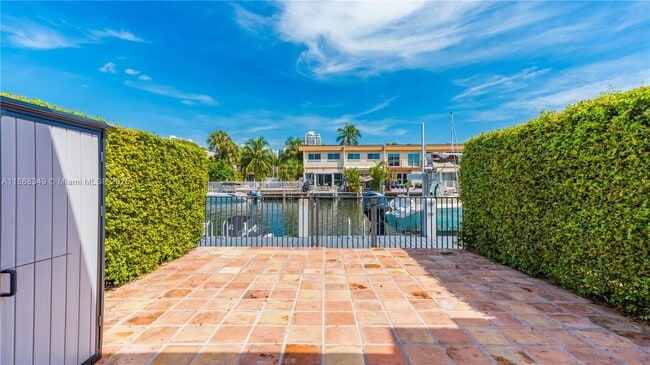 Building Photo - 3827 NE 166th St