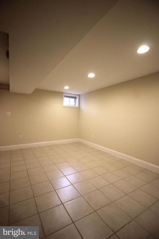 Building Photo - 1008 Parksley Ave