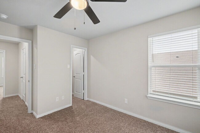 Building Photo - 4 Bed, 2.5 Bath Home in Hightop Ridge with Open Floor Plan