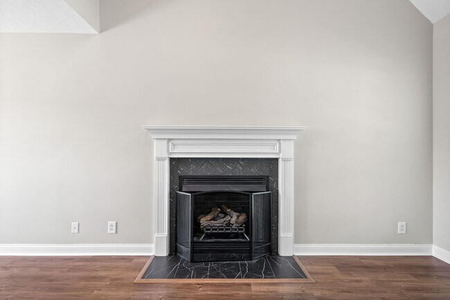 Building Photo - 680 Foxfield Dr