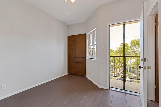 Building Photo - 3316 Guadalupe St