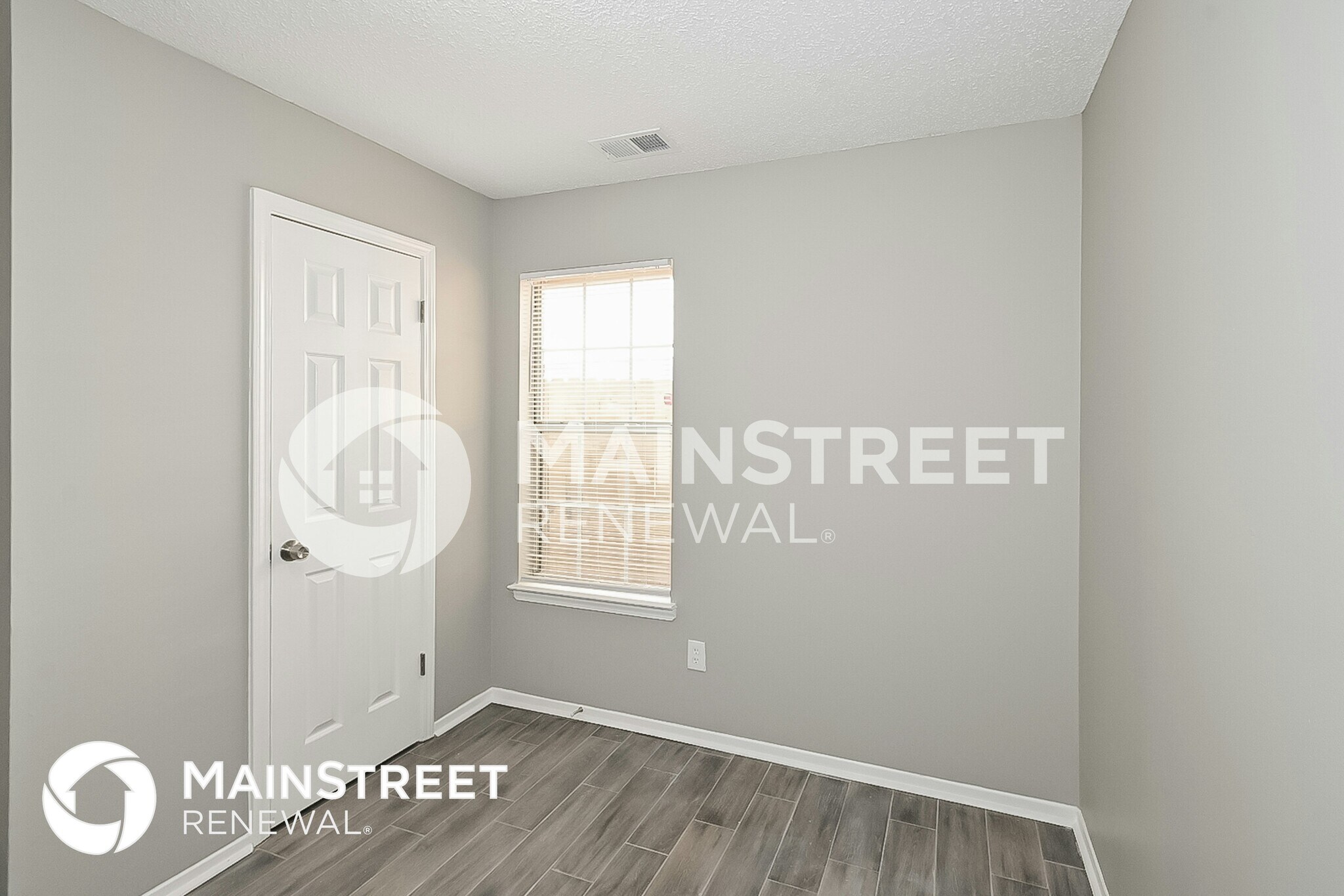 Building Photo - 4568 Summer Creek N