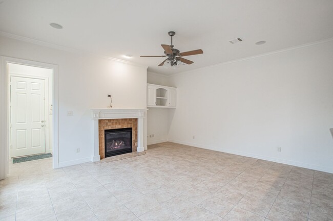 Building Photo - Luxury Three Bedroom Duplex in Arlington H...