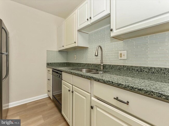 Building Photo - 5803 Oleander Pl