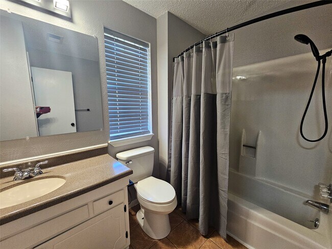 Building Photo - 108 Oriole Ln