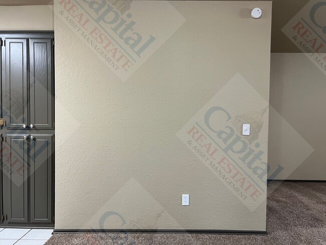 Building Photo - 2 Bedroom Duplex