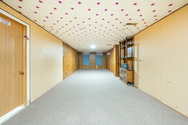 Building Photo - 6708 Madison Ave