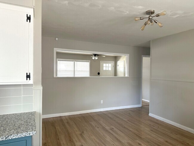 Building Photo - 2009 43rd St