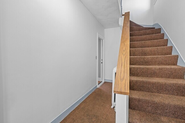 Building Photo - 205 Emerald St