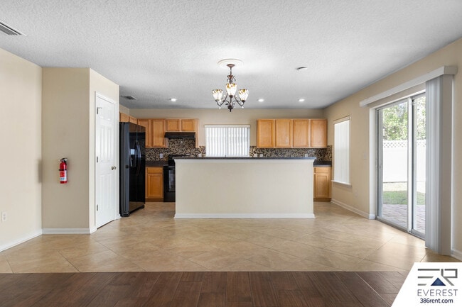 Building Photo - 9 Waywood Pl