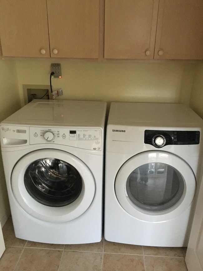 Building Photo - Sunny and Cheerful Unfurnished Energy Efficient Fairfield Harbour 3BR/2BA