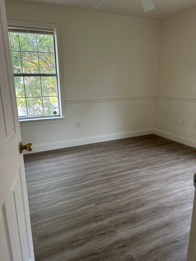 Building Photo - Beautiful 3/2 house