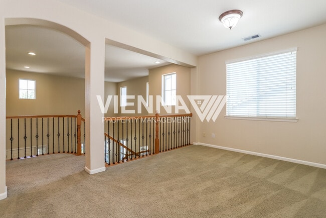 Building Photo - Beautiful 4 Bedroom Home in Great Location