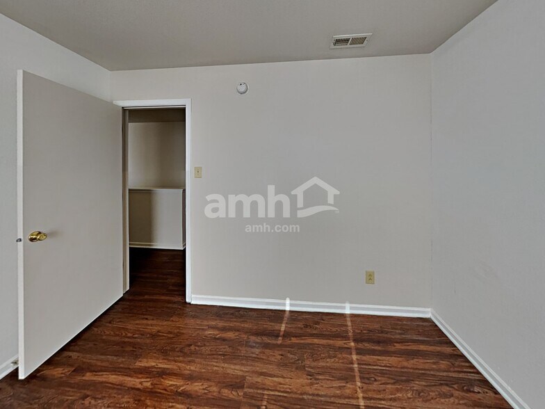 Building Photo - 8459 Wanda Lake Dr
