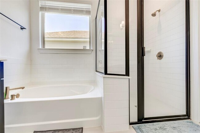 Building Photo - 533 Pickrell Lp
