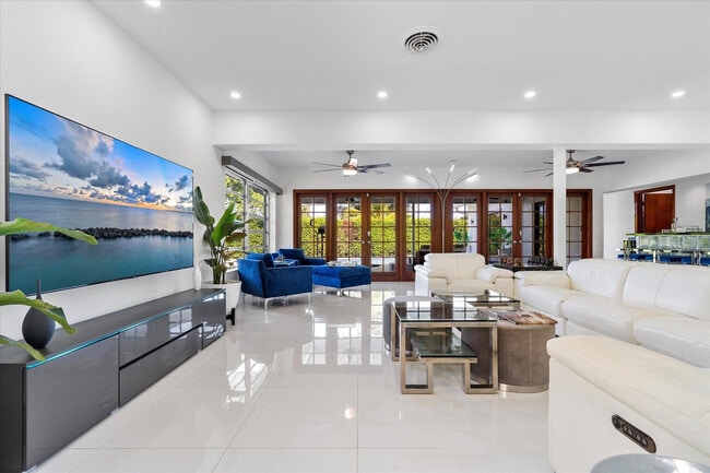 Building Photo - 440 N Rainbow Dr