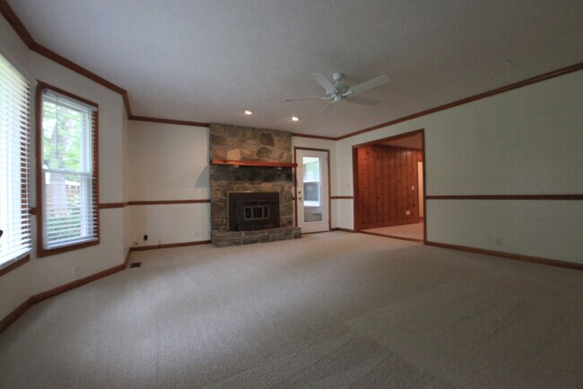 Building Photo - 308 S Baird Ln