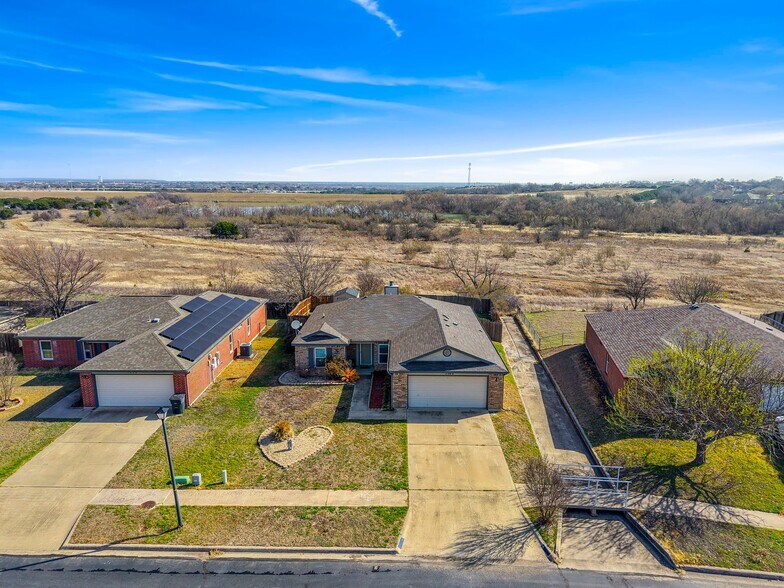 Building Photo - 3208 Viewcrest Dr