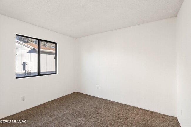 Building Photo - 6082 S Birchwood Dr