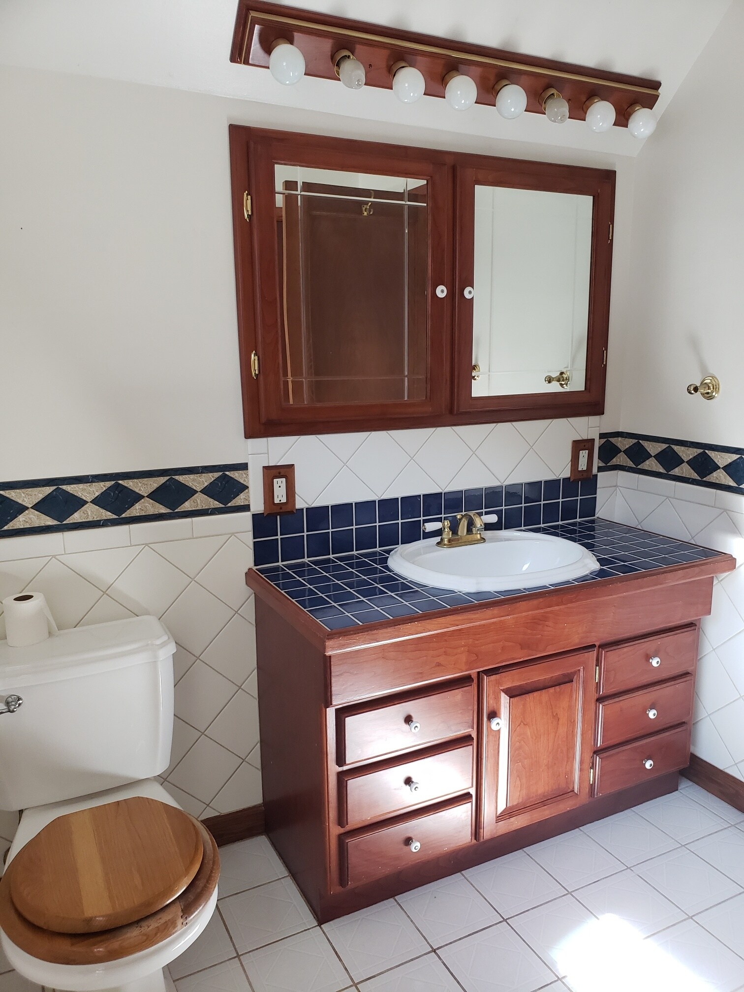 Building Photo - 1003 W 17th St