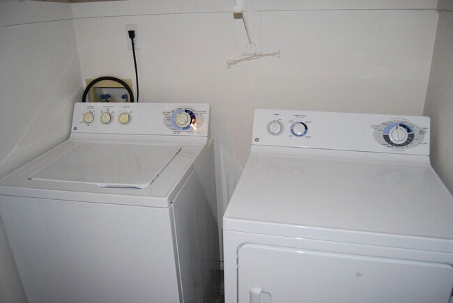 Building Photo - 8413 Wilshire Pl