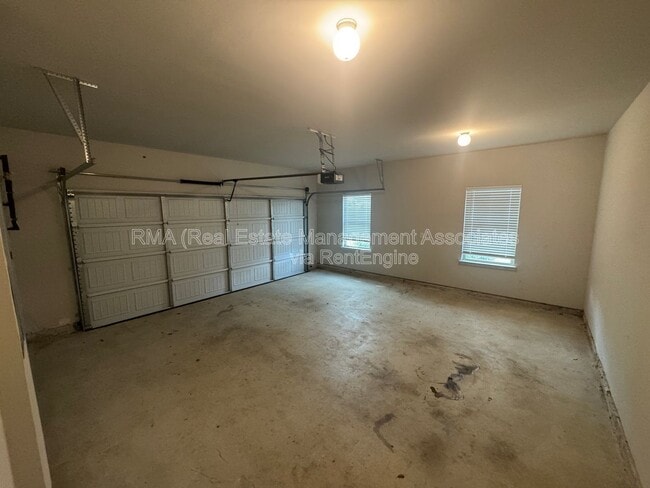 Building Photo - 2495 Barnesville Rd