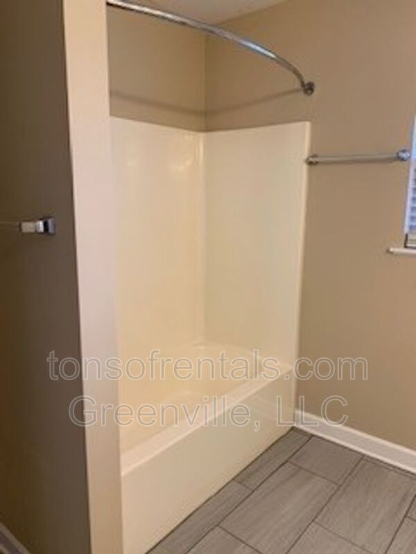 Building Photo - 303 B Dupont Dr