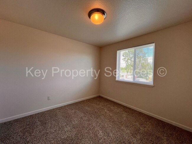 Building Photo - MOVE IN SPECIAL! HALF OFF FIRST FULL MONTH...