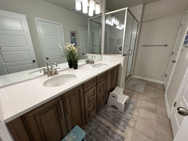 Building Photo - STUNNING HOME IN FLYING HORSE! CLOSE TO PO...