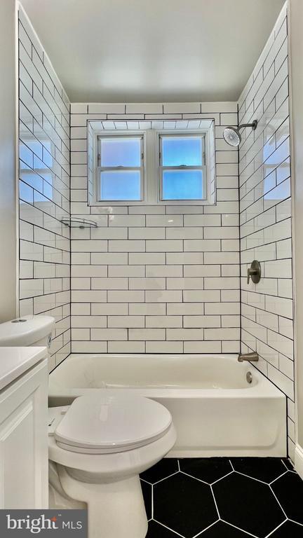 Building Photo - 2001 Middleton St