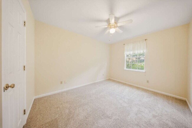 Building Photo - 1402 Sturbridge Pl