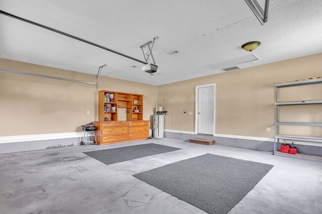 Building Photo - 403 Arabian Ln